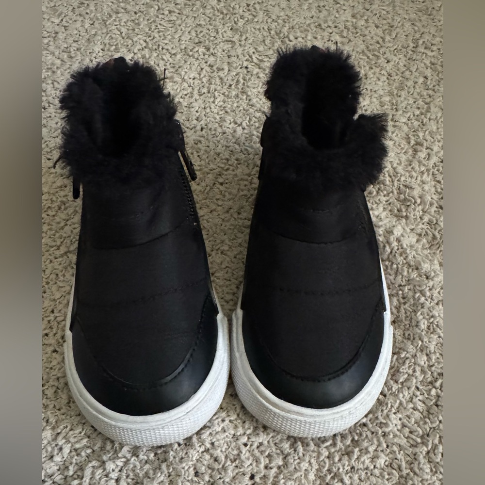 Cat & Jack Black Fur-Lined Boots size 5